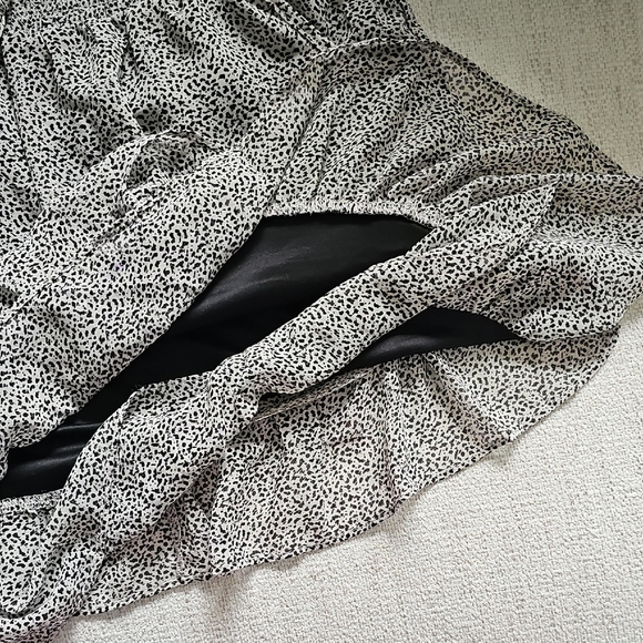 Sienna Sky Women's Black and Gray Lined Ruffle With Pockets Skirt Med Like New - Picture 4 of 12